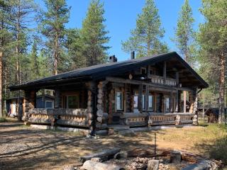 Kaupinpirtti, Ylläs, Äkäslompolo, , Lapland - Silver Log Cabin with Lake and Fell Scenery - Äkäslompolo - 4