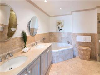 Royal Apartments 3 Bedrooms Communal Pool - Saint James - 5
