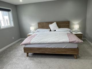 Fully Detached 4 Bedroom House in Kitchener - Kitchener - 2