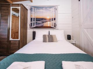 Rosa's Cottage, garden and free parking - 4