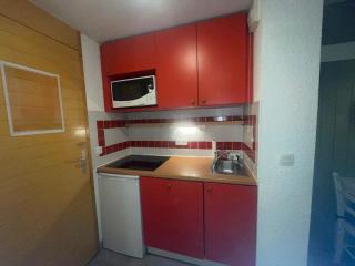 Studio cosy avec balcon, proche pistes et commerces, accès piscine, parfait pour 4 personnes - FR-1-181-2826 - 8