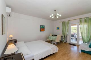 Apartments Jakov - Jelsa (Gelsa) - 3