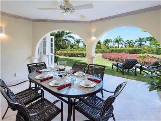 Royal Apartments 2 Bedrooms Communal Pool - Saint James - 3