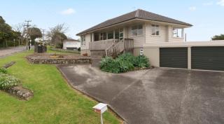 Kiwi Holiday Home with a View - Auckland - 5