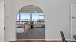 Kiwi Holiday Home with a View - Auckland - 4