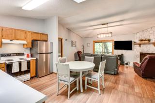 Cozy Franklin Retreat with Deck - 5 Mi to Downtown! - Franklin - 3