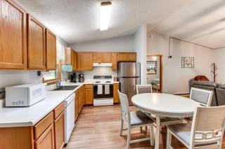 Cozy Franklin Retreat with Deck - 5 Mi to Downtown! - 2