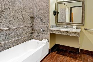 Super 8 by Wyndham San Antonio/Alamodome Area - San Antonio - 4