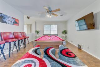 Modern Spacious 6Bedroom and 3andhalf Bathroom Home with Pool Table and BBQ - 0
