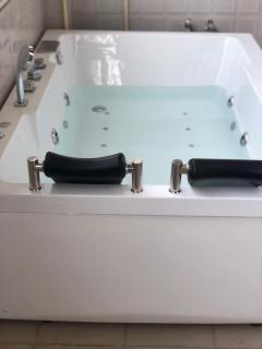Stylish & Cozy Retreat with Jacuzzi - Jaipur - 2