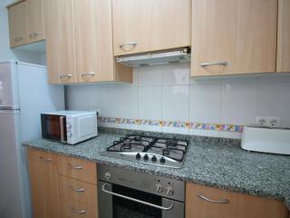 Apartamento céntrico y luminoso a 100m de la playa, renovado con WiFi, balcón y lavadora - ES-228-6 - 4