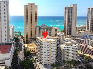 2BR-2BA Close to Waikiki Beach with Free Parking! - Honolulu - 4