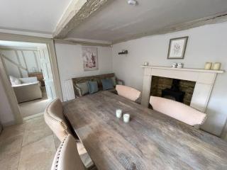 Elegant Oak Beamed House In Pretty Village - Cambridge Homehost - Buckden - 2