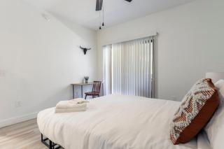 2BR CozySuites at Kierland Commons with pool #06 - Scottsdale - 1
