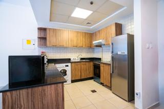 RH - Best location, 01 BR Spacious, walk to burj - Dubai - 2
