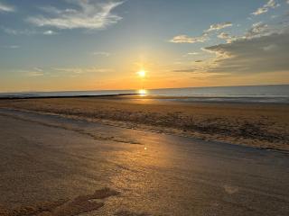 Beach Retreat with Hot Tub Sleeps 8 - Prestatyn - 8