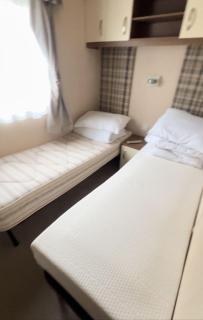 Modern Caravan With Decking At Haven Hopton-On-Sea Ref 80032M - Great Yarmouth - 6