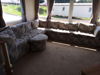 Lovely 4 Berth Caravan With Decking To The Side At Kessingland Beach Ref 90039Bc - Benacre - 8