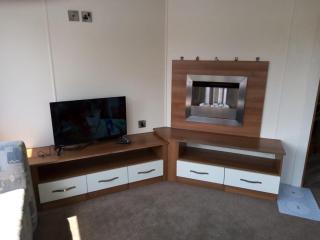 Lovely 4 Berth Caravan With Decking To The Side At Kessingland Beach Ref 90039Bc - Benacre - 7