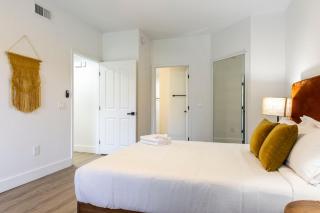 CozySuites at Kierland Commons with pool #13 - 3