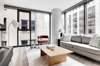Loop 1BR w Gym Pool Lounge 1 block from L CHI-698 - 0
