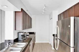 Loop 1BR w Gym Pool Lounge 1 block from L CHI-698 - 4