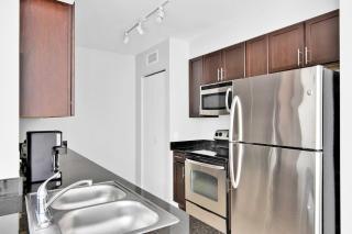 Loop 1BR w Gym Pool Lounge 1 block from L CHI-698 - 3