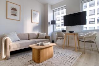 Midtown West 1br w gym wd nr bryant park NYC-1380 - 0