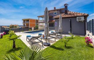 3 Bedroom Cozy Apartment In Medulin - Medulin - 1