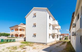 Amazing Apartment In Vrsi With Kitchen - Vrsi - 4