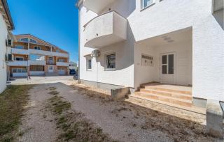 Amazing Apartment In Vrsi With Kitchen - Vrsi - 3