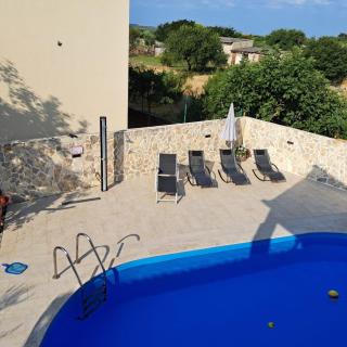 Iva apartman sa bazenom - Donji Zemunik - 0