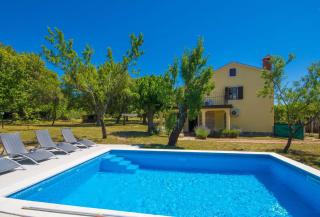 Villa Loreta, a beautiful and cozy villa minutes away from the sea - Raša - 0