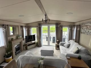 Luxury Lake District Holiday Lodge-Sleeps 4 - 9