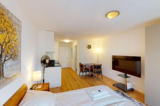 Modern studio - Sun 5 - 6