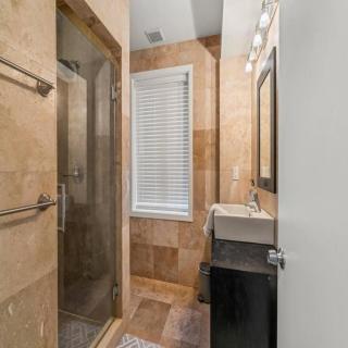 Bright & Modern Home with Patio - Philadelphia - 5