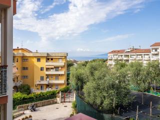 Nonno Angelo - 4 Bedrooms with Free Parking & Seaview Balcony - Sorrento - 8