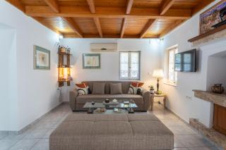 Spacious Home with Yard, Mytilene Lesvos - 8