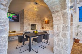 Incredibly beautiful Stone House Villa Lota - Makarska Exklusiv - Bast - 3