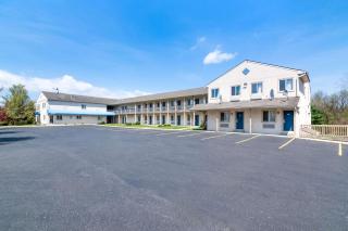 Econo Lodge Bethel - Danbury - 4
