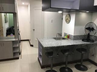 Loft Style Condo Unit in Makati with Netflix WIFI - Manila - 8