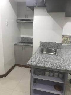 Loft Style Condo Unit in Makati with Netflix WIFI - Manila - 6