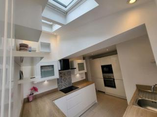 Modern 3-bedroom home with lovely garden - Cardiff - 6