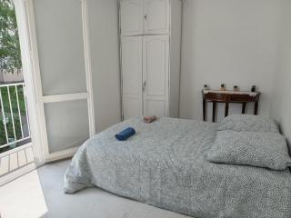 chambre double lumineuse Paris centre deux pas du métro - 0