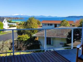 Delight in Birch-Lake View Holiday Home - Taupo - 6