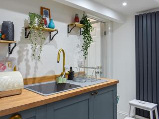 Welsh Yard Cottage - 7