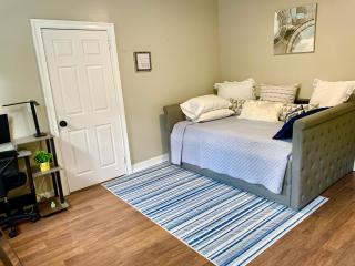 3 Bedroom Large Backyard - 8