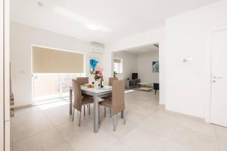 Onebed Apartment With Shared Pool And Gym ! - 9