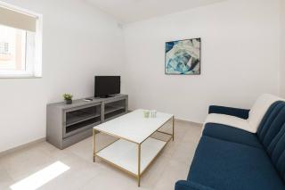 Onebed Apartment With Shared Pool And Gym ! - 8