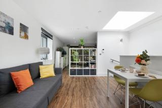 Manor House Studios By Morethanstays - London - 2